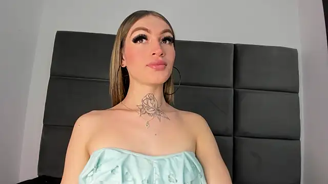 Snapshot of Lizz_Luna chatting on November 27, 2025, 7:03 pm Lizz Luna online show from November 27, 2025, 7:03 pm