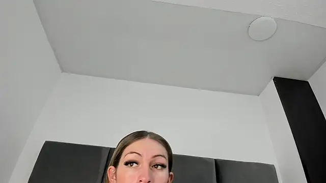 Snapshot of Lizz_Luna chatting on November 10, 2025, 9:53 pm Lizz Luna online show from November 10, 2025, 9:53 pm