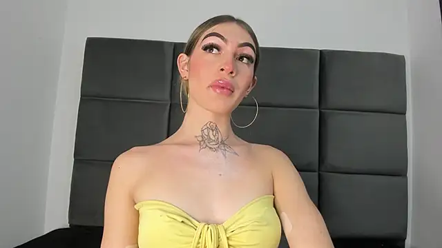 Snapshot of Lizz_Luna chatting on November 11, 2025, 6:36 pm Lizz Luna online show from November 11, 2025, 6:36 pm