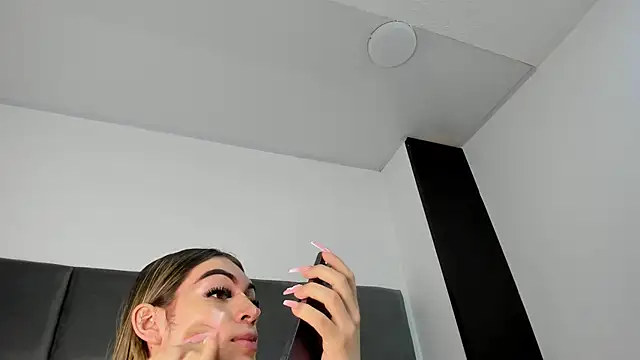 Snapshot of Lizz_Luna chatting on October 30, 2025, 3:20 pm Lizz Luna online show from October 30, 2025, 3:20 pm