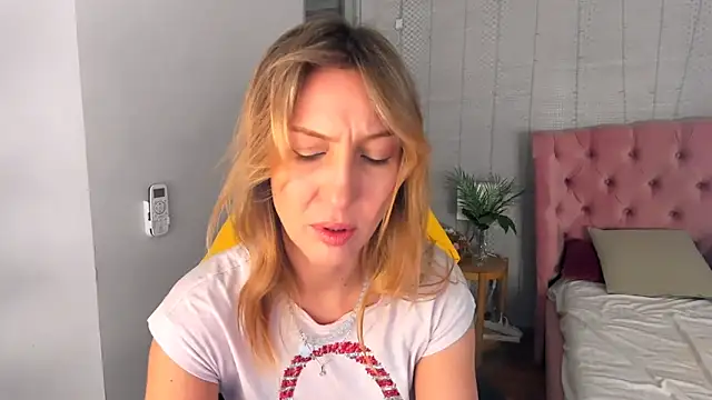 Snapshot of ElizaMayers chatting on March 11, 2026, 10:04 pm ElizaMayers online show from March 11, 2026, 10:04 pm