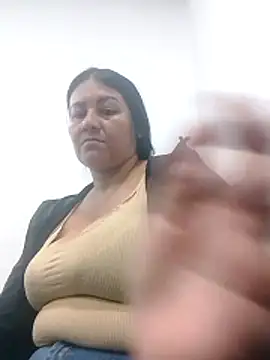 Snapshot of lupita_2023 chatting on April 1, 2026, 4:26 pm lupita 2023 online show from April 1, 2026, 4:26 pm