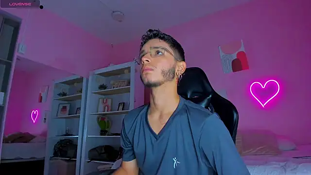 Snapshot of Ian_Castillo_ chatting on March 19, 2025, 11:17 am Ian Castillo online show from March 19, 2025, 11:17 am