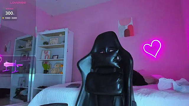 Snapshot of Ian_Castillo_ chatting on March 8, 2025, 11:16 am Ian Castillo online show from March 8, 2025, 11:16 am