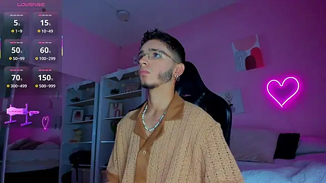 Snapshot of Ian_Castillo_ chatting on March 12, 2025, 11:21 am Ian Castillo online show from March 12, 2025, 11:21 am