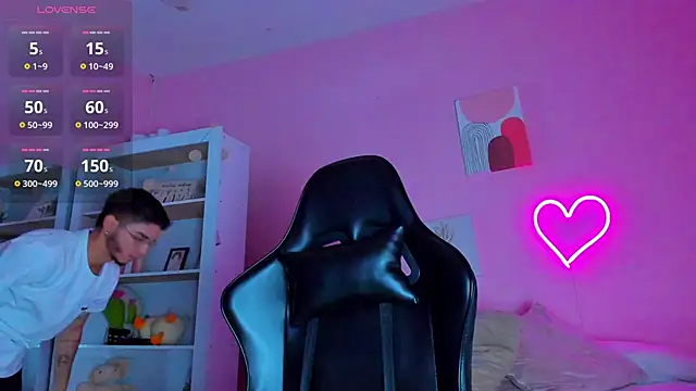 Snapshot of Ian_Castillo_ chatting on March 20, 2025, 11:16 am Ian Castillo online show from March 20, 2025, 11:16 am