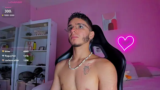 Snapshot of Ian_Castillo_ chatting on March 15, 2025, 2:55 pm Ian Castillo online show from March 15, 2025, 2:55 pm