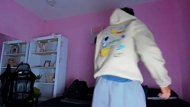 Ian Castillo  online show from December 16, 2025, 11:14 am