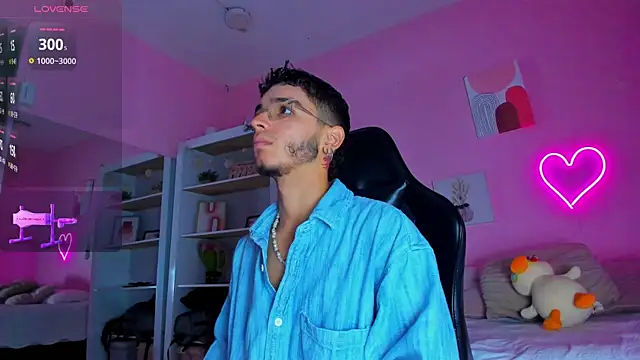 Snapshot of Ian_Castillo_ chatting on March 17, 2025, 11:21 am Ian Castillo online show from March 17, 2025, 11:21 am