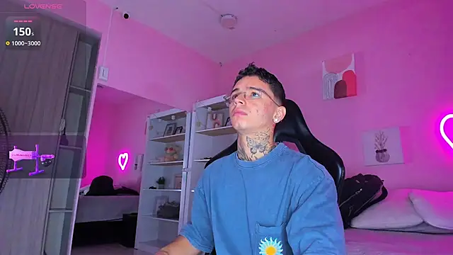 Snapshot of Ian_Castillo_ chatting on September 11, 2025, 11:21 am Ian Castillo online show from September 11, 2025, 11:21 am