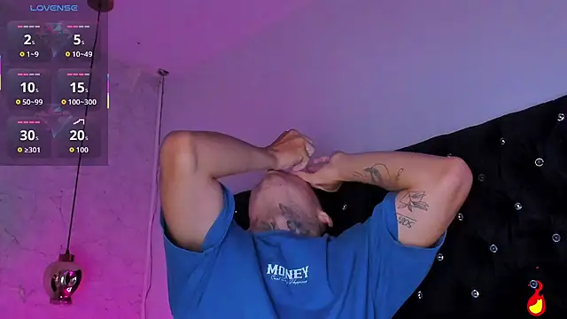 Snapshot of Ian_Castillo_ chatting on October 3, 2025, 11:23 am Ian Castillo online show from October 3, 2025, 11:23 am