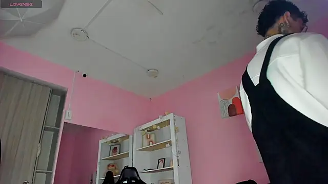 Snapshot of Ian_Castillo_ chatting on November 25, 2025, 11:21 am Ian Castillo online show from November 25, 2025, 11:21 am