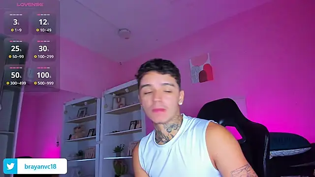 Snapshot of Ian_Castillo_ chatting on October 7, 2025, 11:33 am Ian Castillo online show from October 7, 2025, 11:33 am