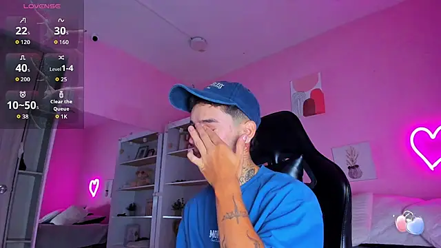 Snapshot of Ian_Castillo_ chatting on September 13, 2025, 11:21 am Ian Castillo online show from September 13, 2025, 11:21 am