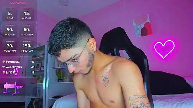 Snapshot of Ian_Castillo_ chatting on March 10, 2025, 2:26 pm Ian Castillo online show from March 10, 2025, 2:26 pm