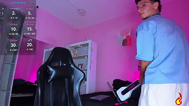 Snapshot of Ian_Castillo_ chatting on November 17, 2025, 11:14 am Ian Castillo online show from November 17, 2025, 11:14 am