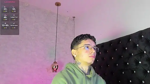 Snapshot of Ian_Castillo_ chatting on October 2, 2025, 11:13 am Ian Castillo online show from October 2, 2025, 11:13 am