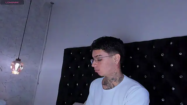 Snapshot of Ian_Castillo_ chatting on October 1, 2025, 11:25 am Ian Castillo online show from October 1, 2025, 11:25 am