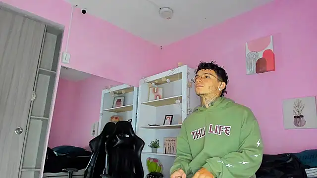 Snapshot of Ian_Castillo_ chatting on November 19, 2025, 11:10 am Ian Castillo online show from November 19, 2025, 11:10 am