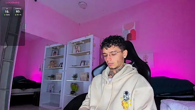 Snapshot of Ian_Castillo_ chatting on November 21, 2025, 11:20 am Ian Castillo online show from November 21, 2025, 11:20 am