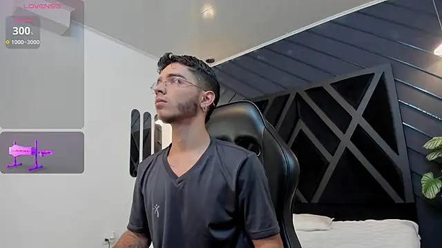 Snapshot of Ian_Castillo_ chatting on March 20, 2025, 4:07 am Ian Castillo online show from March 20, 2025, 4:07 am