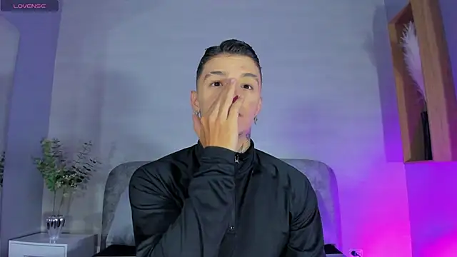 Snapshot of Ian_Castillo_ chatting on June 17, 2026, 11:09 am Ian Castillo online show from June 17, 2026, 11:09 am
