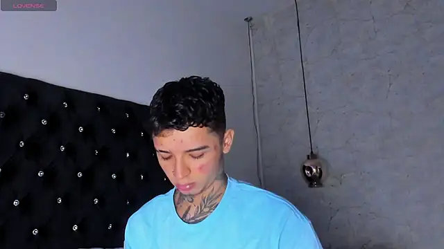 Snapshot of Ian_Castillo_ chatting on October 21, 2025, 11:20 am Ian Castillo online show from October 21, 2025, 11:20 am