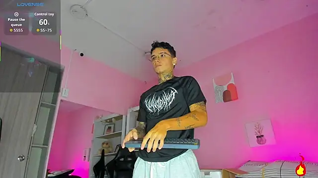 Snapshot of Ian_Castillo_ chatting on October 22, 2025, 11:09 am Ian Castillo online show from October 22, 2025, 11:09 am