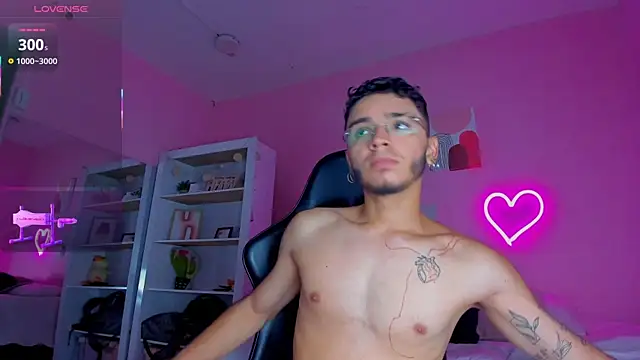 Snapshot of Ian_Castillo_ chatting on March 14, 2025, 11:23 am Ian Castillo online show from March 14, 2025, 11:23 am