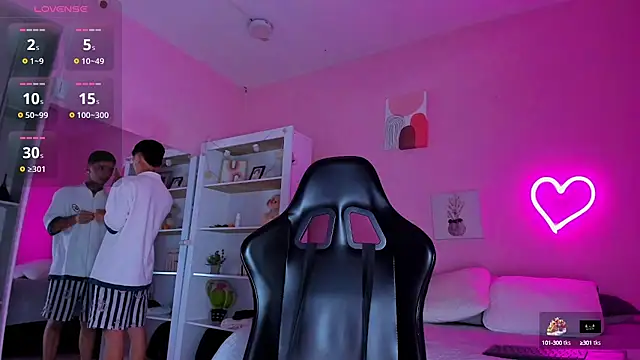 Snapshot of Ian_Castillo_ chatting on September 10, 2025, 11:20 am Ian Castillo online show from September 10, 2025, 11:20 am