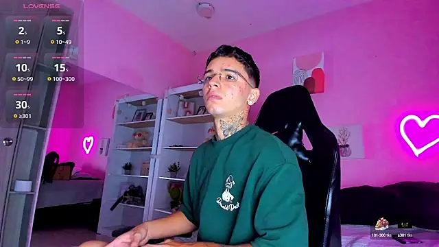 Snapshot of Ian_Castillo_ chatting on September 9, 2025, 11:19 am Ian Castillo online show from September 9, 2025, 11:19 am