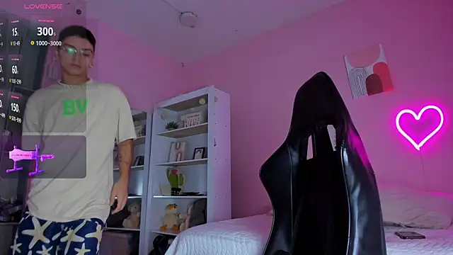 Snapshot of Ian_Castillo_ chatting on March 21, 2025, 11:22 am Ian Castillo online show from March 21, 2025, 11:22 am