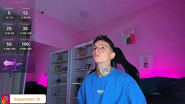 Snapshot of Ian_Castillo_ chatting on October 14, 2025, 11:22 am Ian Castillo online show from October 14, 2025, 11:22 am