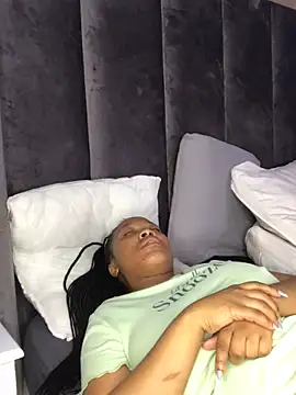 Snapshot of SZA_Doja chatting on November 26, 2025, 3:56 pm SZA Doja online show from November 26, 2025, 3:56 pm