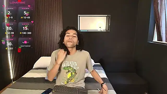 Snapshot of Aaron_Jassell1 chatting on February 28, 2025, 1:58 pm Aaron Jassell1 online show from February 28, 2025, 1:58 pm