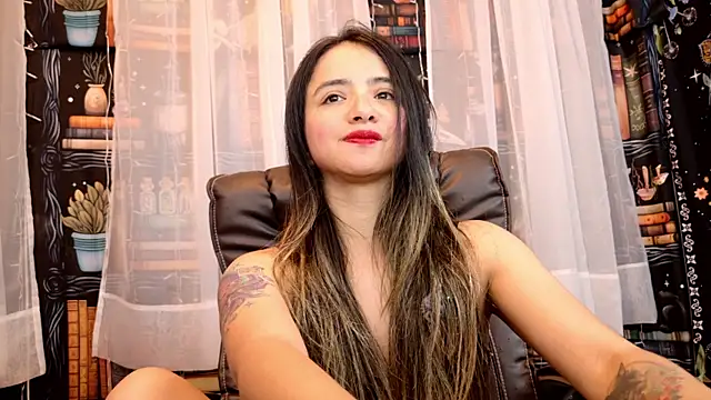 Snapshot of julietta___jackson chatting on May 19, 2026, 10:06 pm julietta jackson online show from May 19, 2026, 10:06 pm