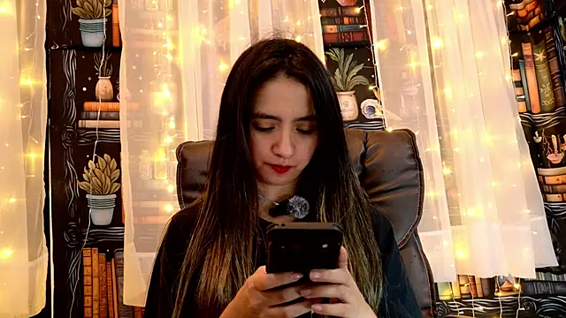Snapshot of julietta___jackson chatting on May 27, 2026, 1:57 am julietta jackson online show from May 27, 2026, 1:57 am
