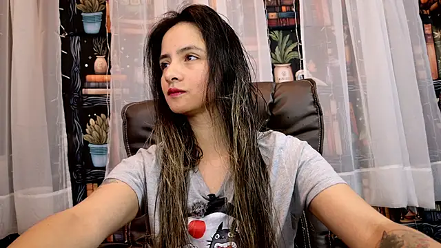 Snapshot of julietta___jackson chatting on May 16, 2026, 8:41 pm julietta jackson online show from May 16, 2026, 8:41 pm