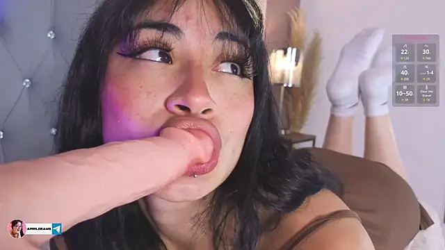 Snapshot of aprildreams19 chatting on October 23, 2025, 1:10 pm aprildreams19 online show from October 23, 2025, 1:10 pm