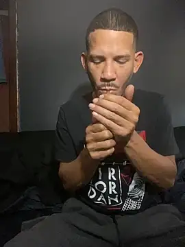 Snapshot of Chico_Bellaco chatting on November 15, 2025, 3:16 pm Chico Bellaco online show from November 15, 2025, 3:16 pm