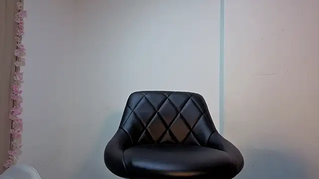 Mia adams66 online show from December 23, 2025, 2:44 am