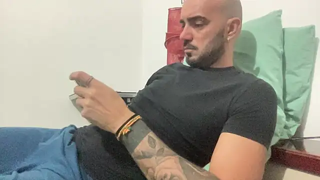 Snapshot of alessandromori91 chatting on September 29, 2025, 7:08 pm alessandromori91 online show from September 29, 2025, 7:08 pm