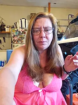 Snapshot of MsShelby40 chatting on September 12, 2025, 10:53 pm MsShelby40 online show from September 12, 2025, 10:53 pm