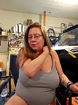 Snapshot of MsShelby40 chatting on November 21, 2025, 5:45 pm MsShelby40 online show from November 21, 2025, 5:45 pm