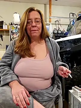 Snapshot of MsShelby40 chatting on January 16, 2025, 11:16 pm MsShelby40 online show from January 16, 2025, 11:16 pm