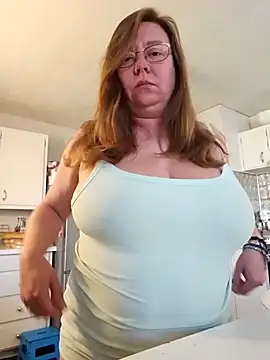 Snapshot of MsShelby40 chatting on March 11, 2025, 4:07 pm MsShelby40 online show from March 11, 2025, 4:07 pm