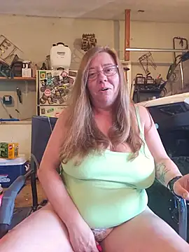 Snapshot of MsShelby40 chatting on July 21, 2026, 10:11 pm MsShelby40 online show from July 21, 2026, 10:11 pm