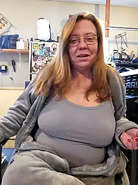 Snapshot of MsShelby40 chatting on January 11, 2025, 5:40 pm MsShelby40 online show from January 11, 2025, 5:40 pm