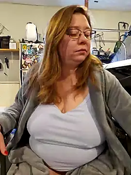 Snapshot of MsShelby40 chatting on February 13, 2025, 5:33 pm MsShelby40 online show from February 13, 2025, 5:33 pm