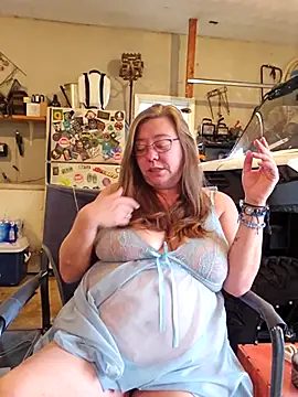 Snapshot of MsShelby40 chatting on September 13, 2025, 10:21 pm MsShelby40 online show from September 13, 2025, 10:21 pm